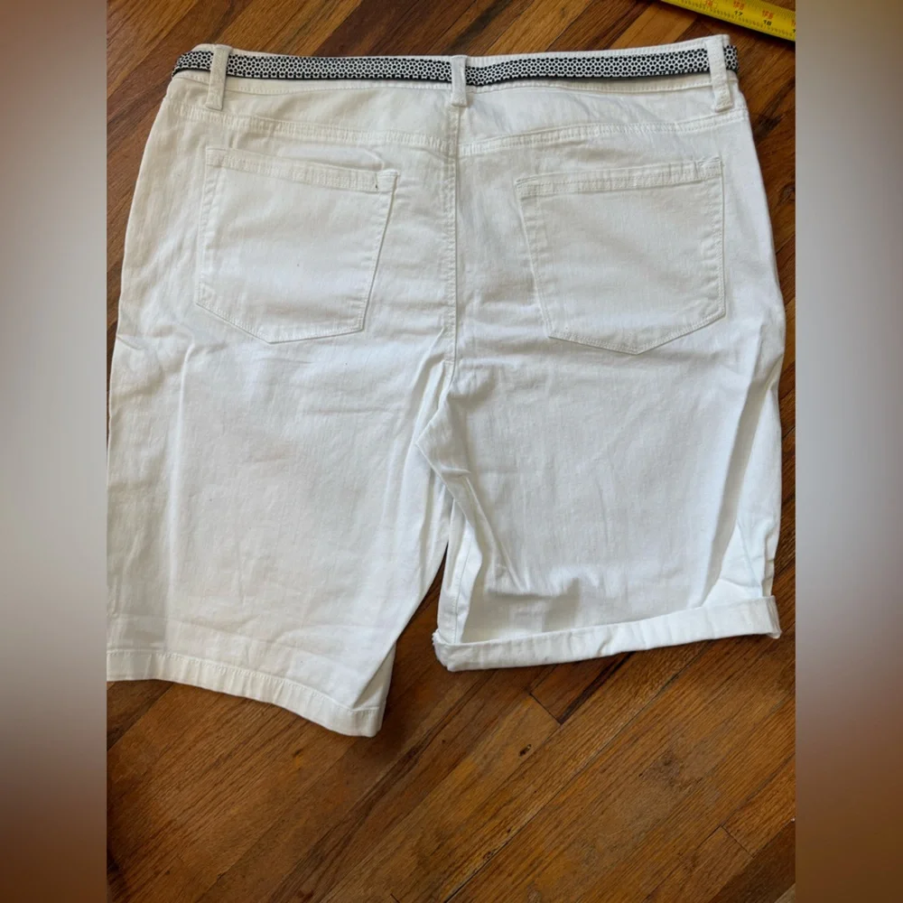 Riders by Lee midrise Bermuda shorts new with tags. Size 18. White - Picture 5 of 5